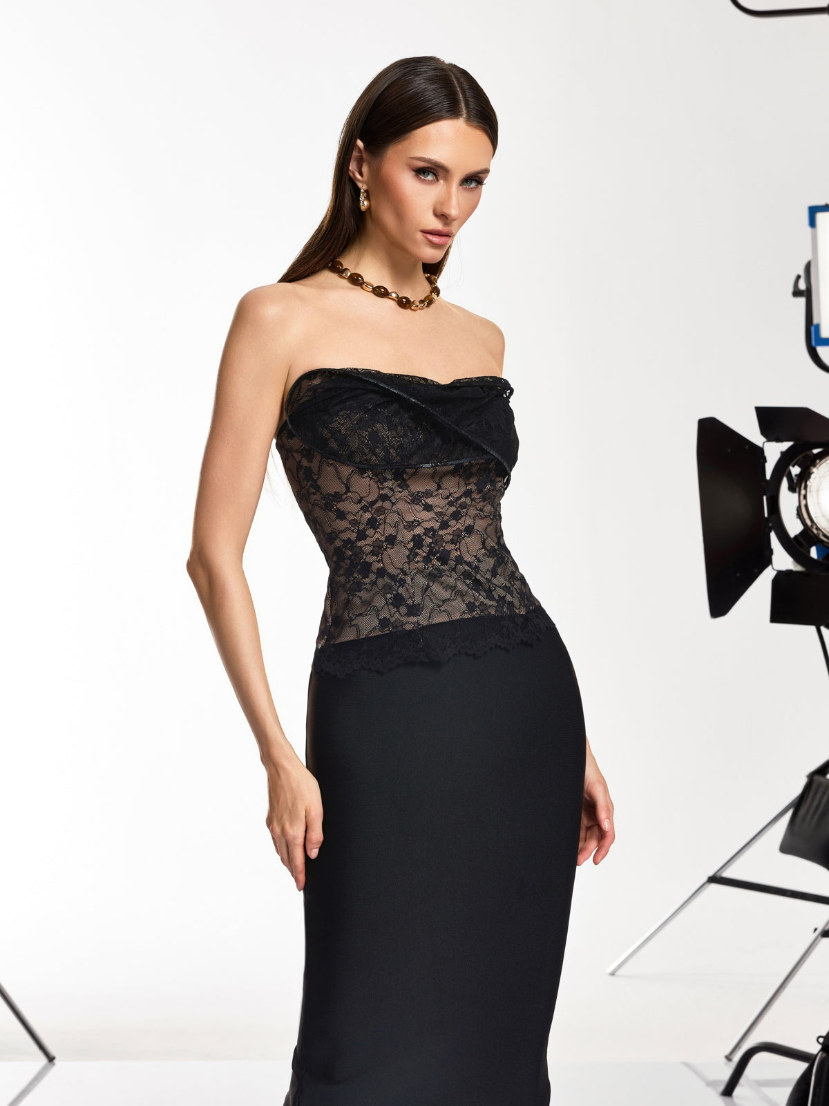 Dangola Strapless Lace Top In Black