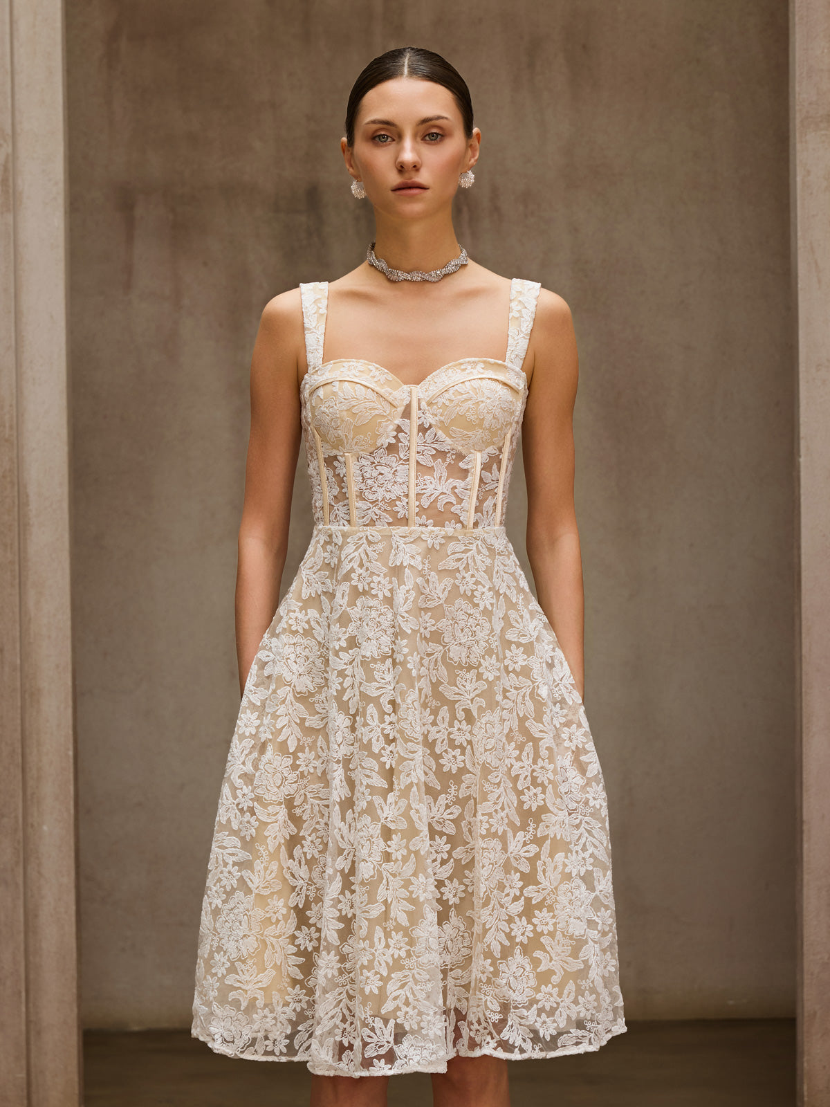 Duszka Sleeveless Floral Midi Dress