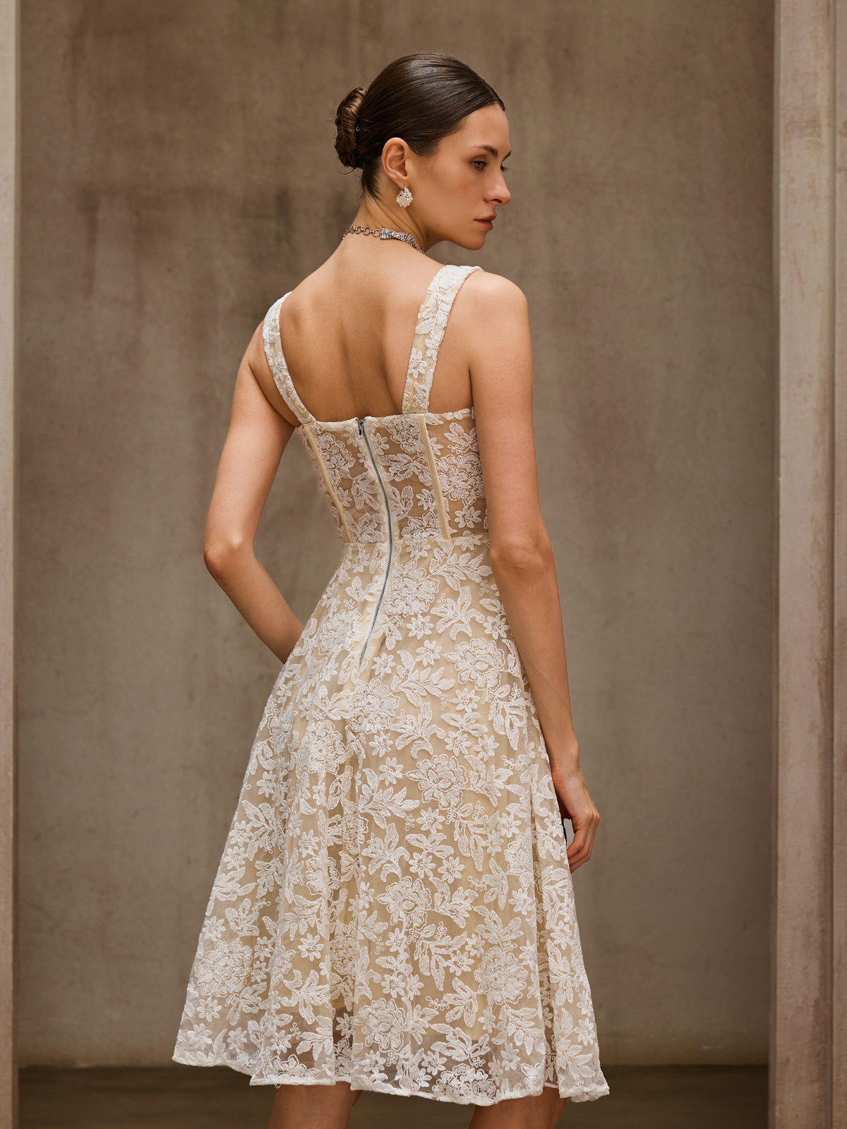 Duszka Sleeveless Floral Midi Dress
