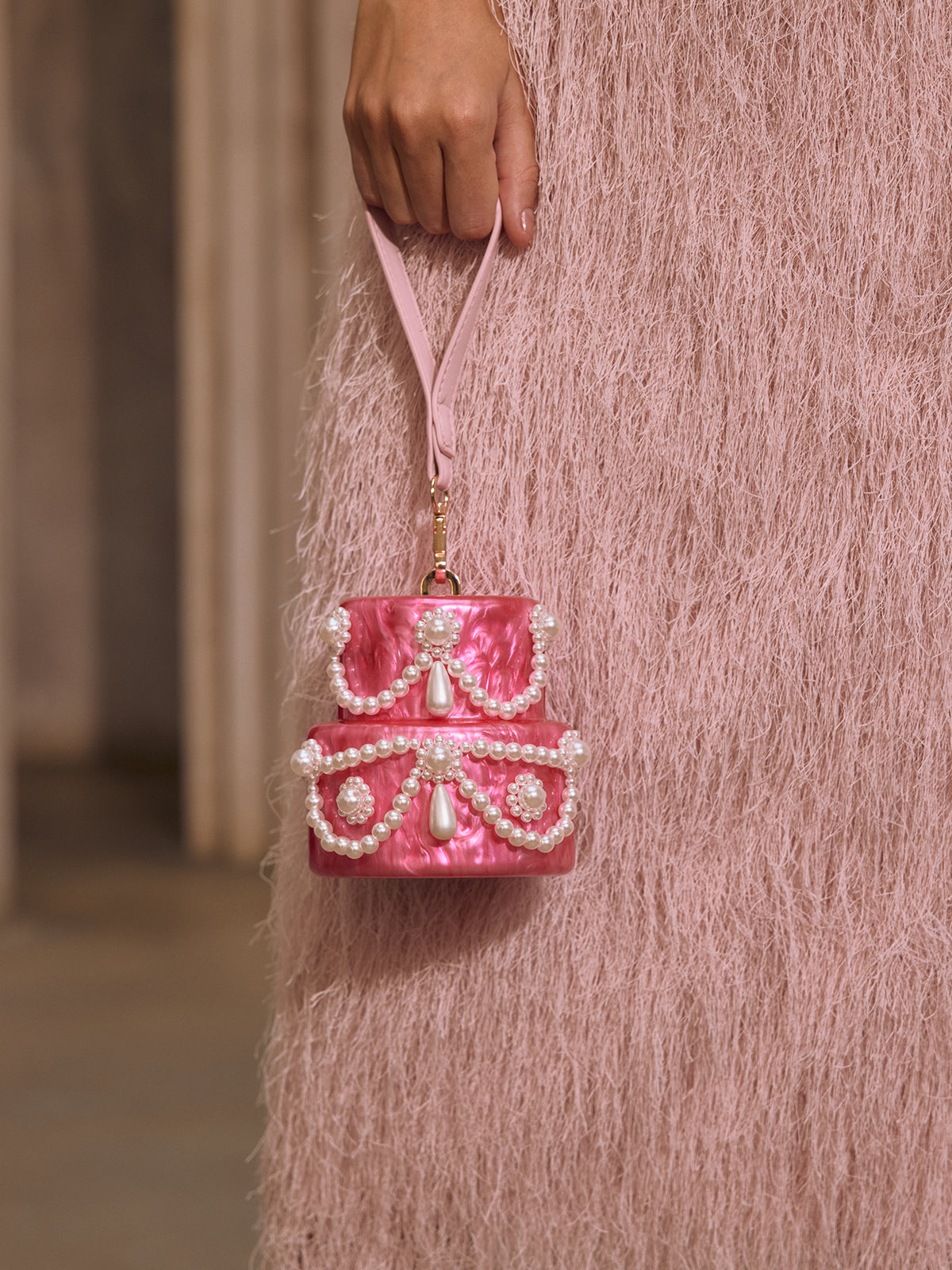 Elyxora Pearl Acrylic Cake Clutch In Hot Pink