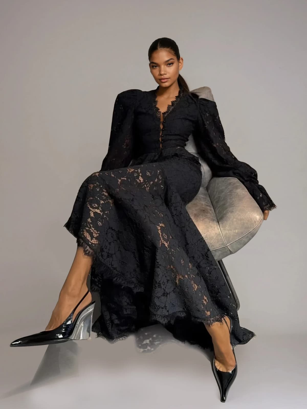 Erithon V Neck Lace Skirt Set In Black