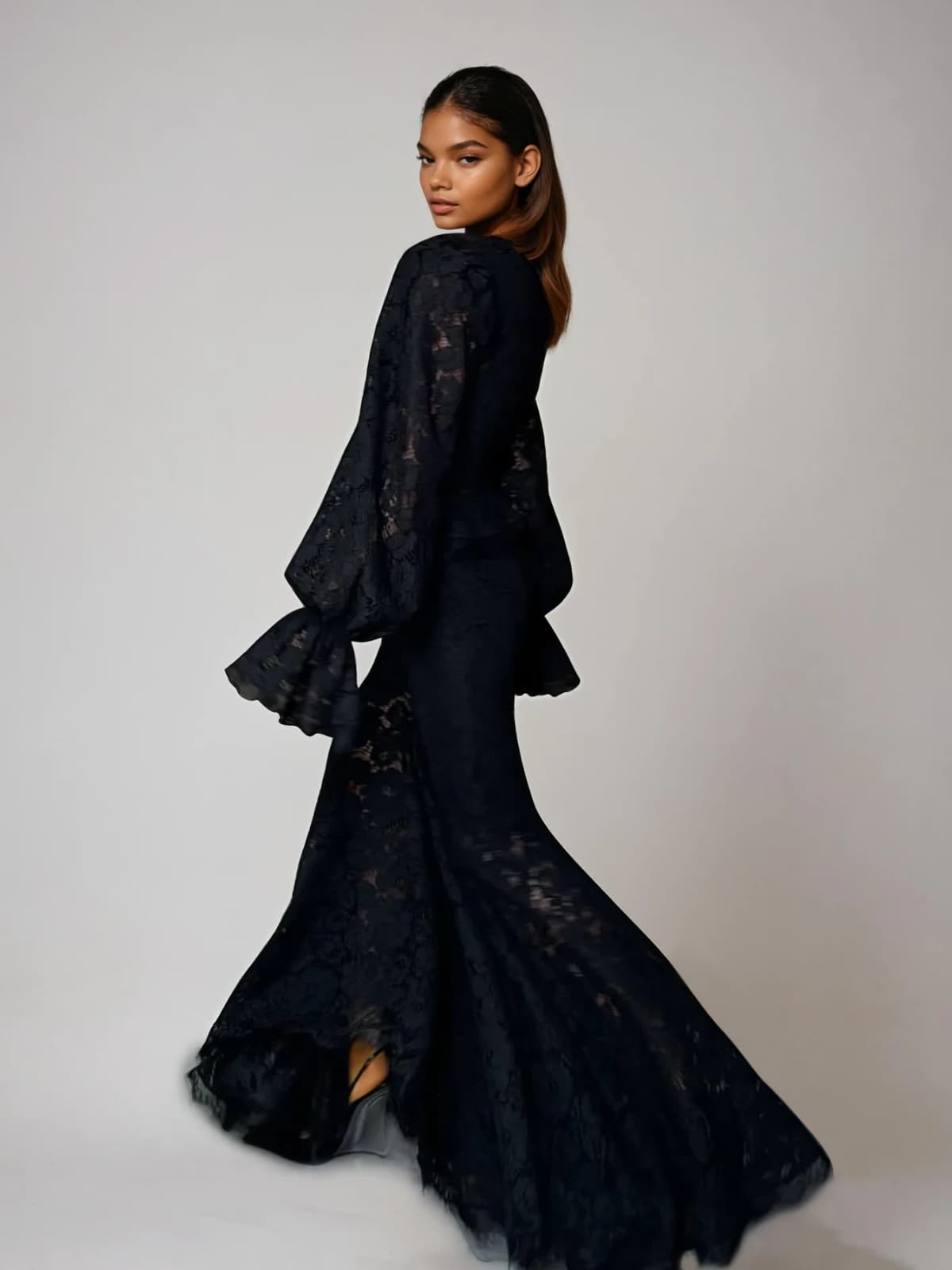 Erithon V Neck Lace Skirt Set In Black