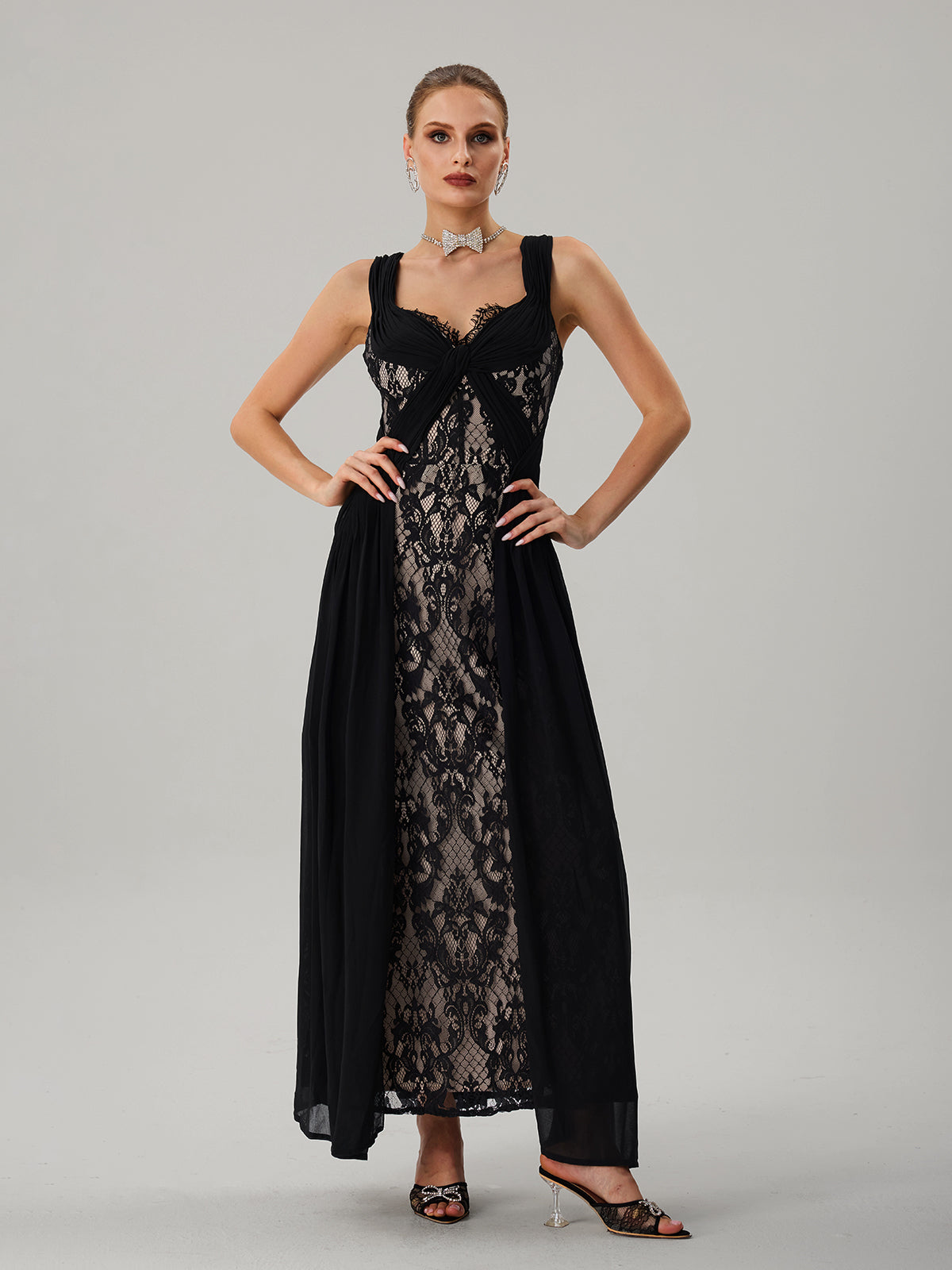 Farohildis Sleeveless Embroidered Maxi Dress