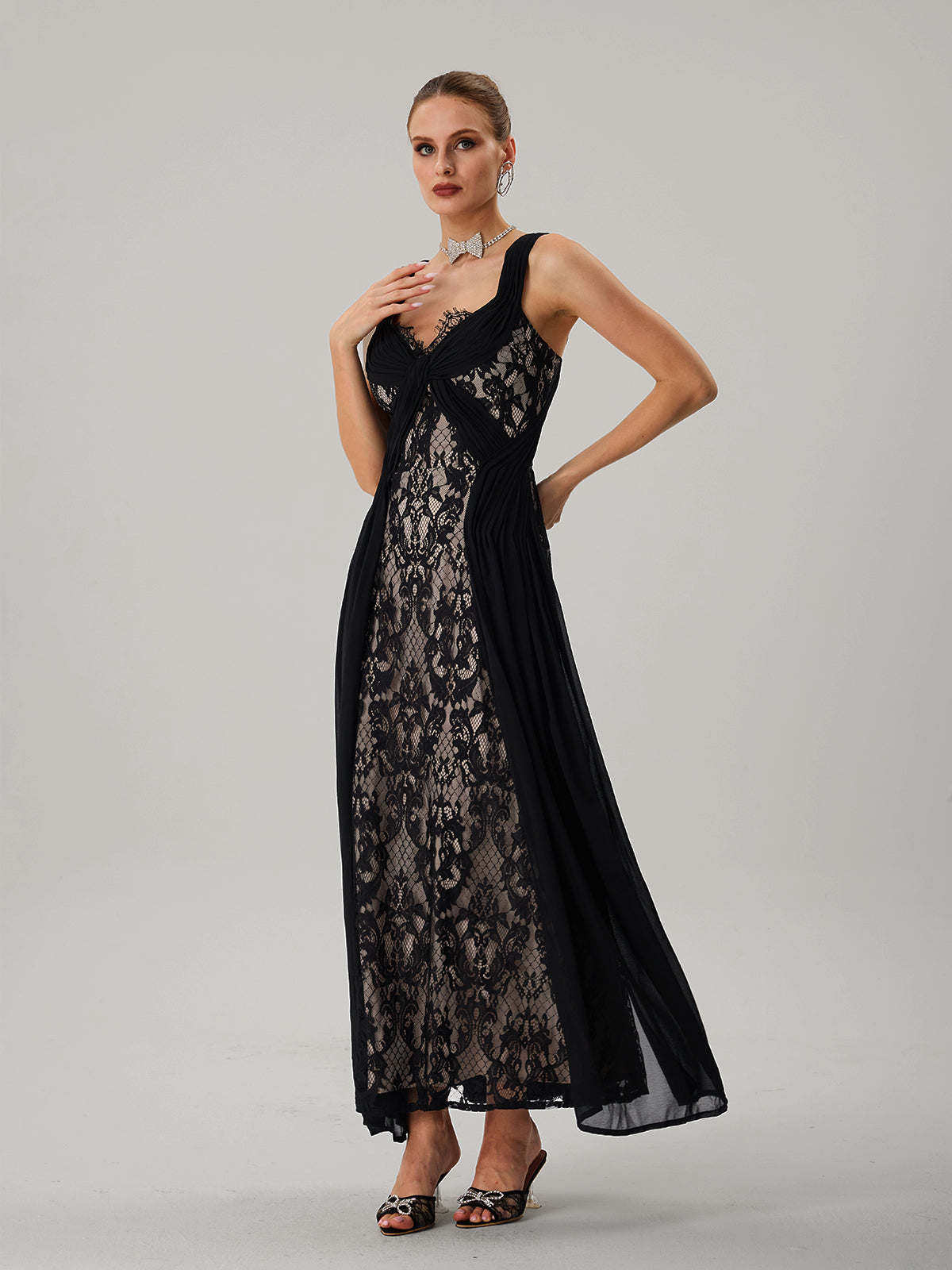 Farohildis Sleeveless Embroidered Maxi Dress