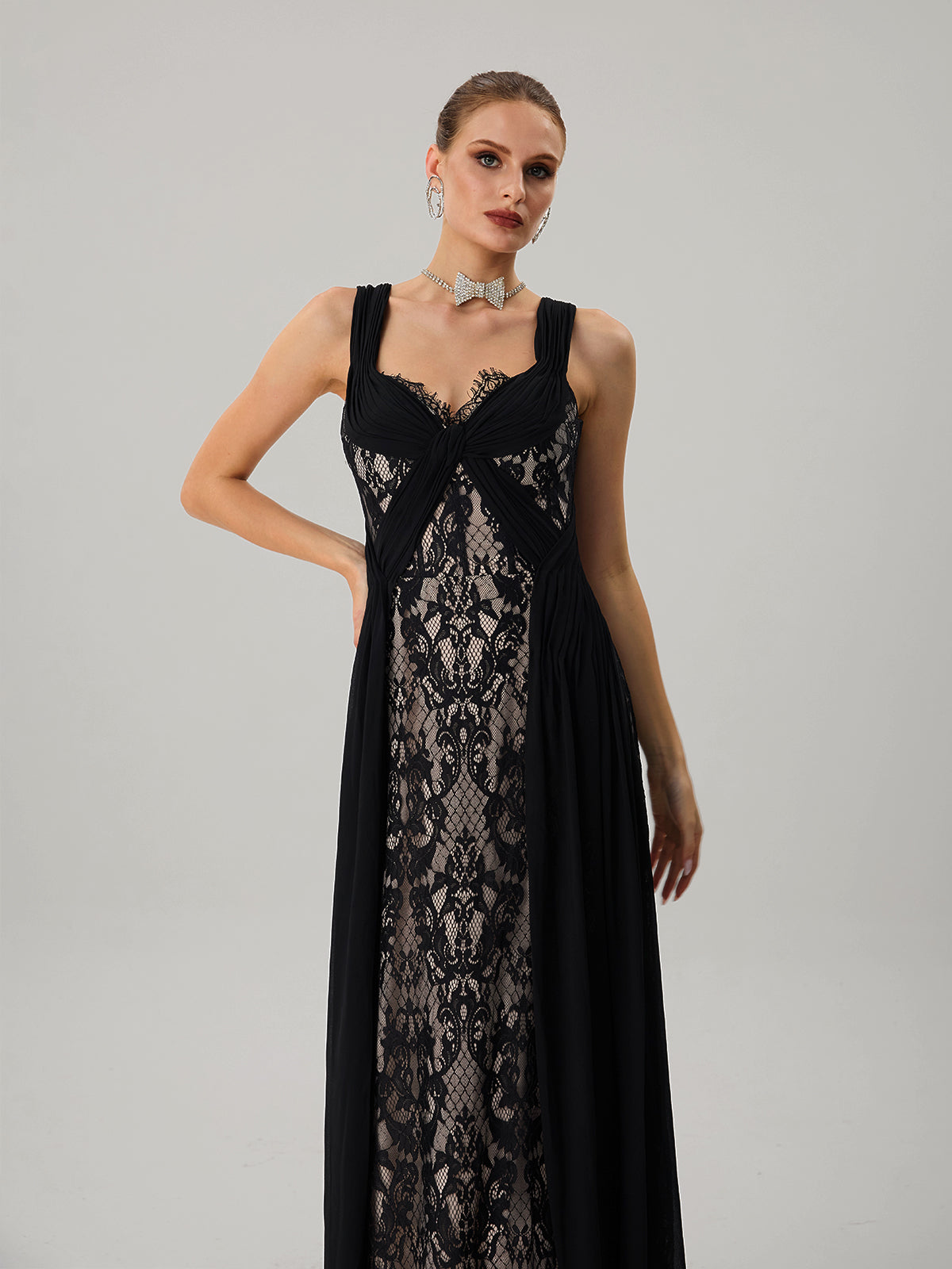 Farohildis Sleeveless Embroidered Maxi Dress