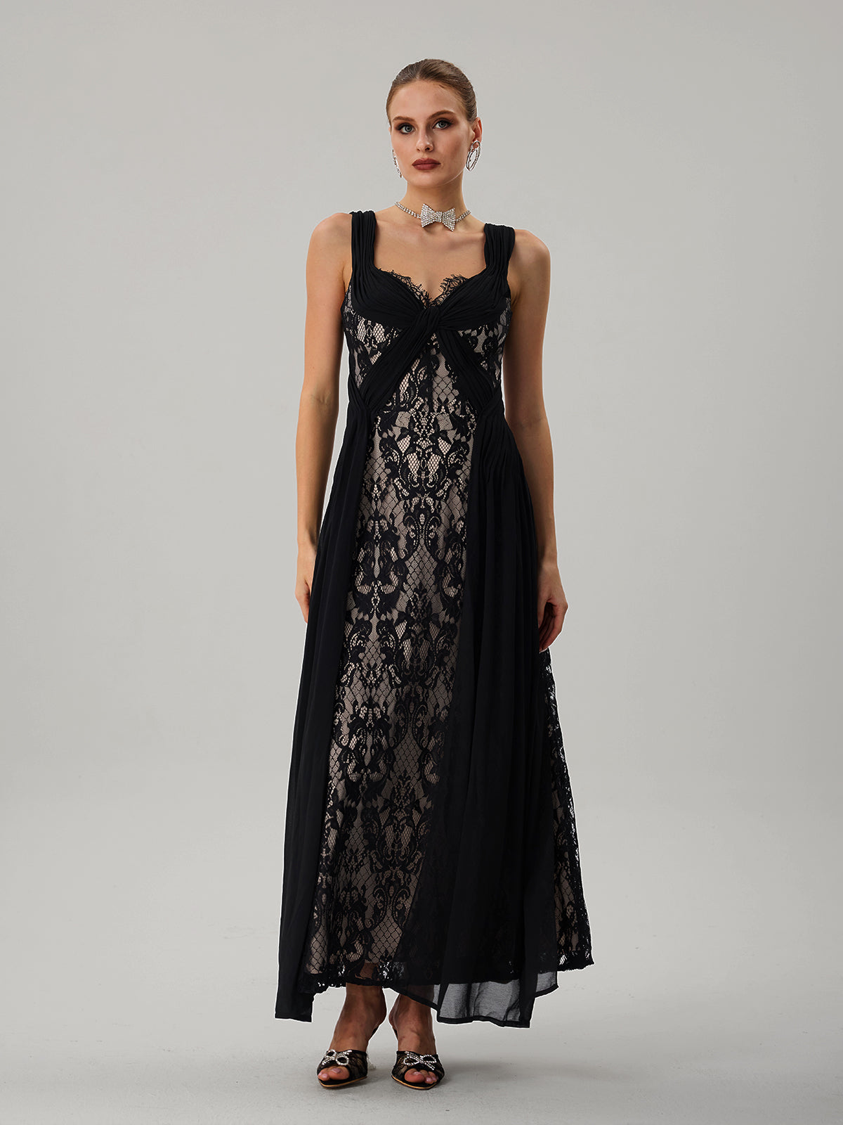 Farohildis Sleeveless Embroidered Maxi Dress