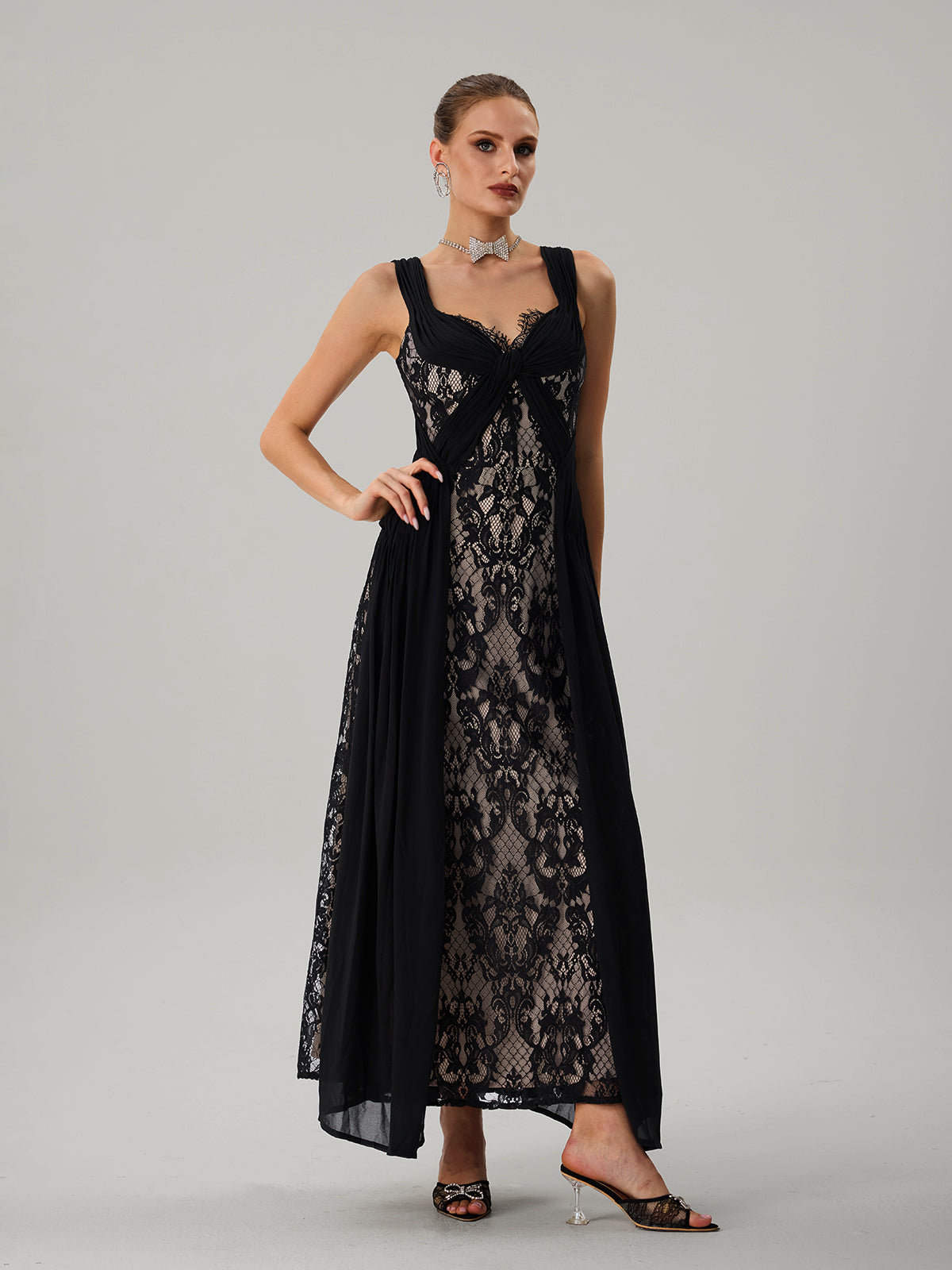 Farohildis Sleeveless Embroidered Maxi Dress