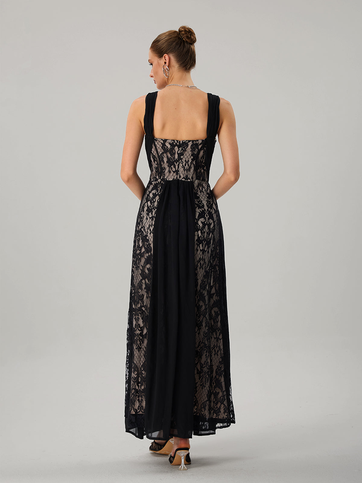 Farohildis Sleeveless Embroidered Maxi Dress