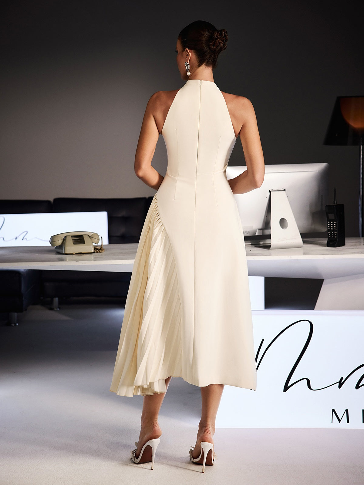 Llywelya Collar Pleated Midi Dress