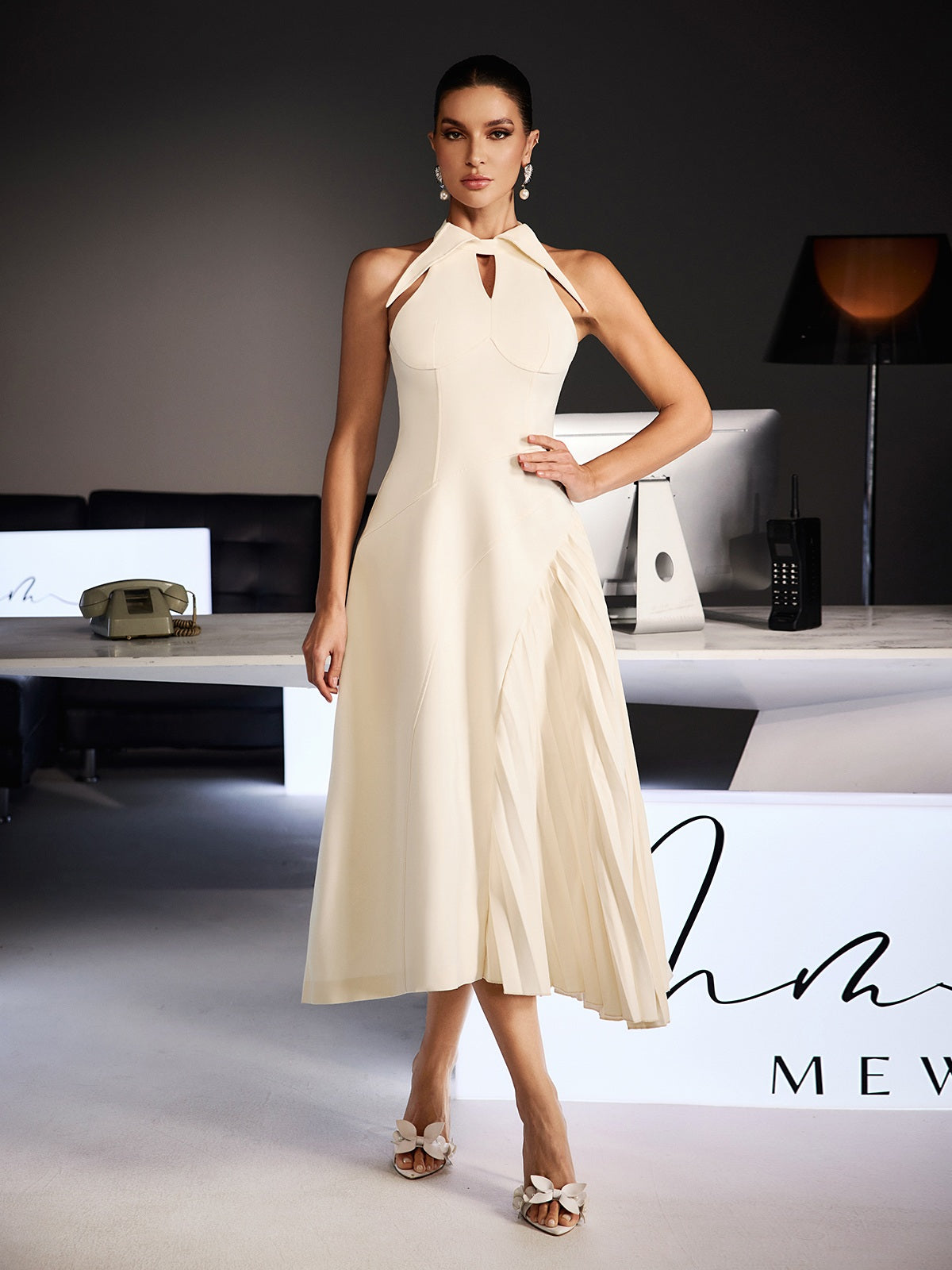 Llywelya Collar Pleated Midi Dress