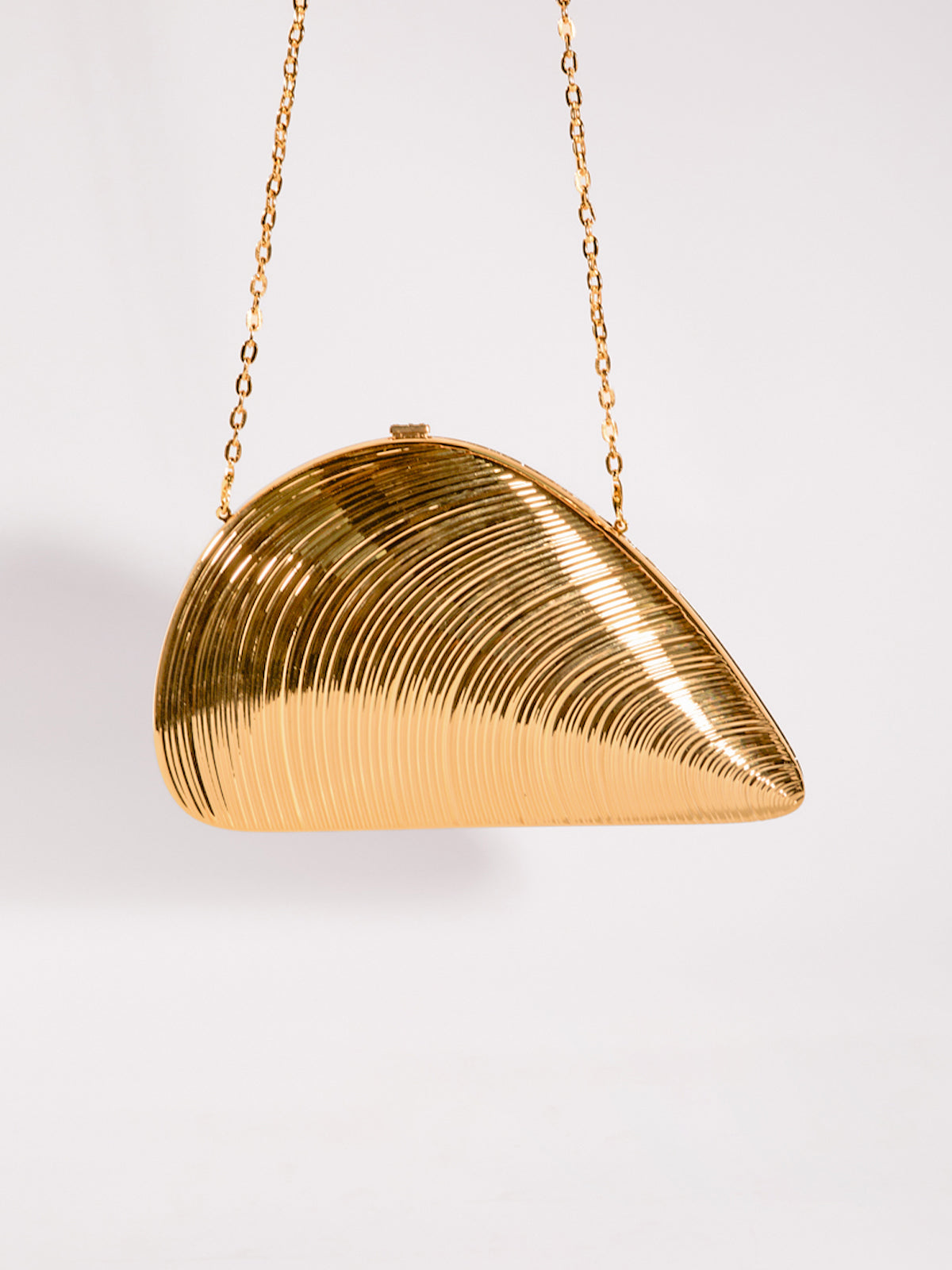 Maija Seashell Convertible Clutch In Gold