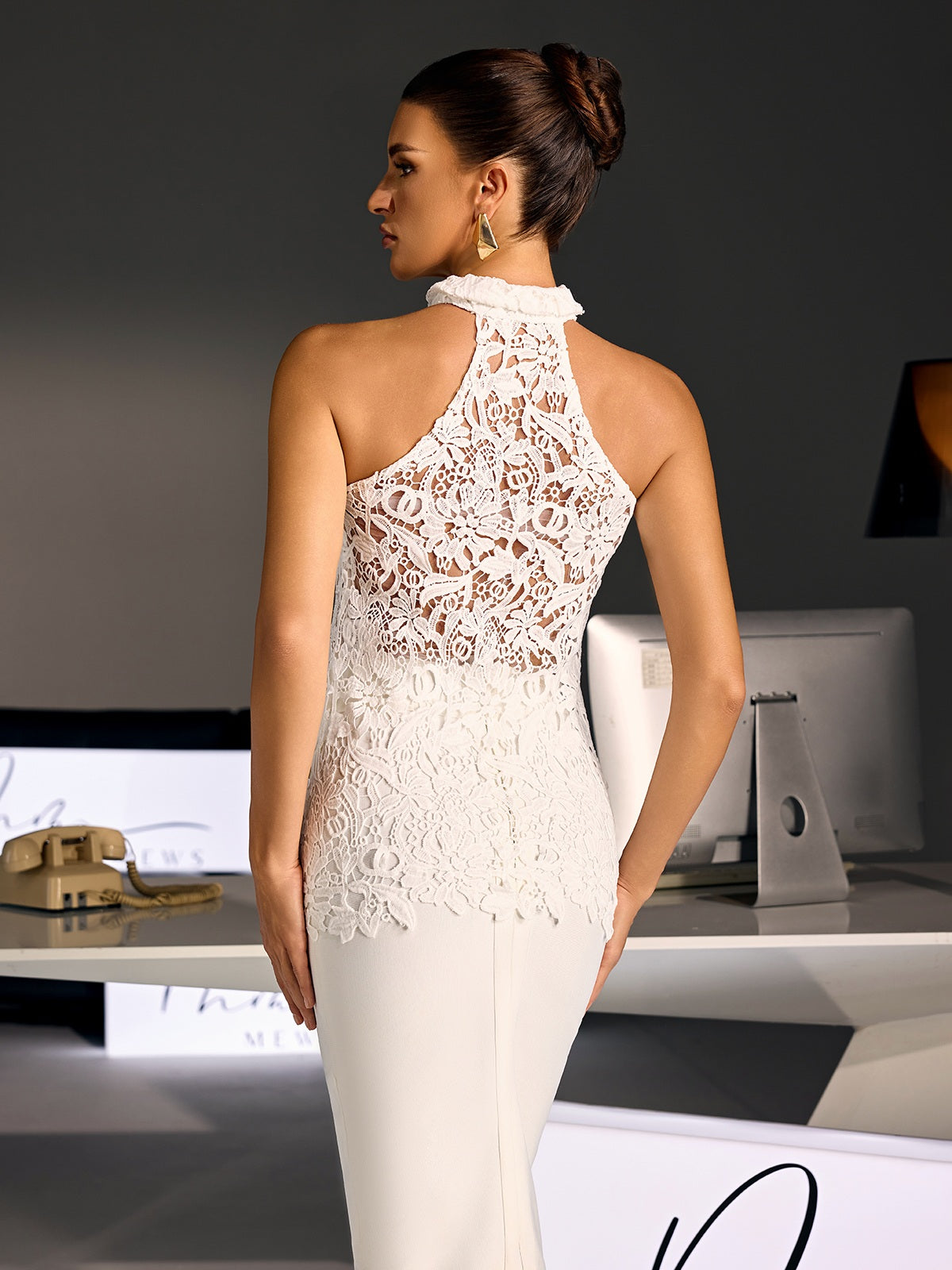 Mervion Sleeveless Lace Shirt