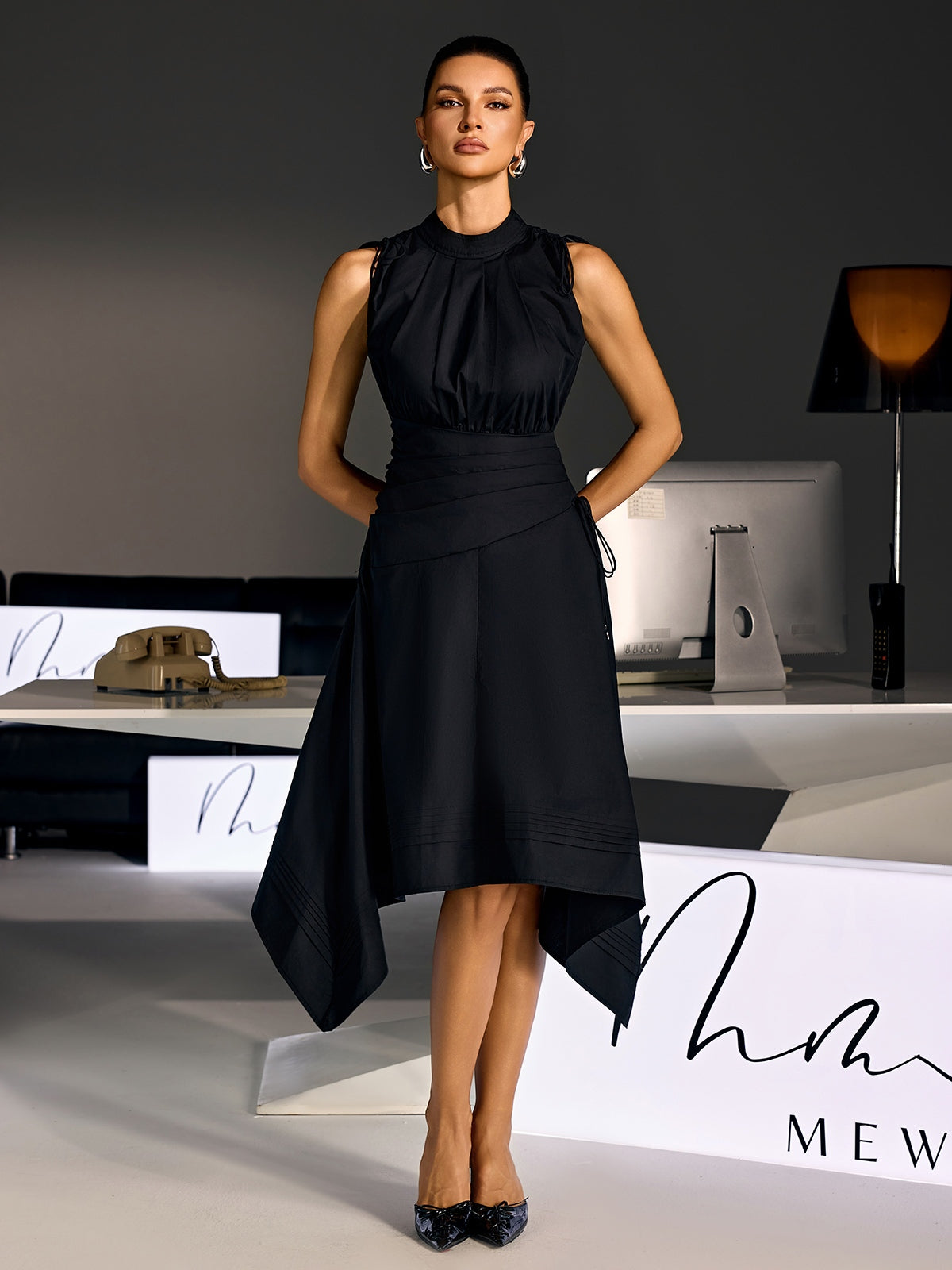 Moryndal Sleeveless Midi Dress
