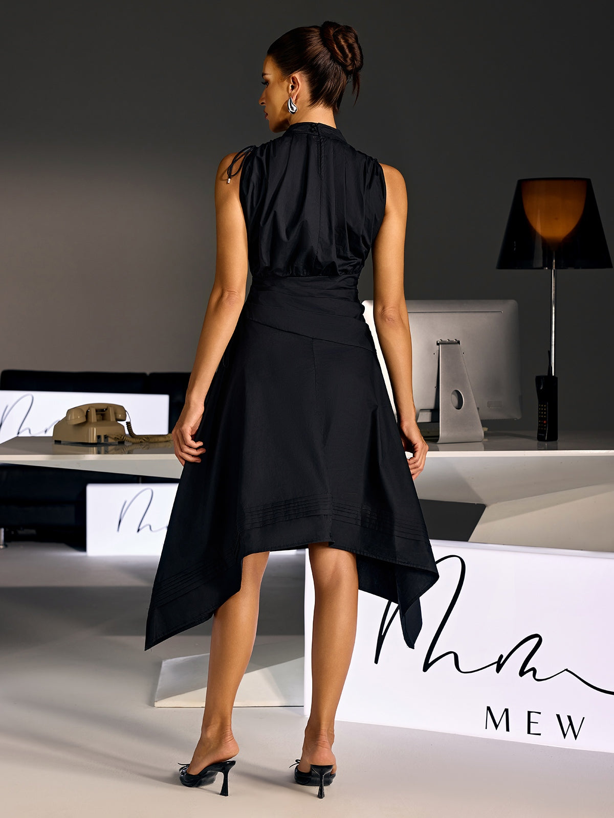 Moryndal Sleeveless Midi Dress