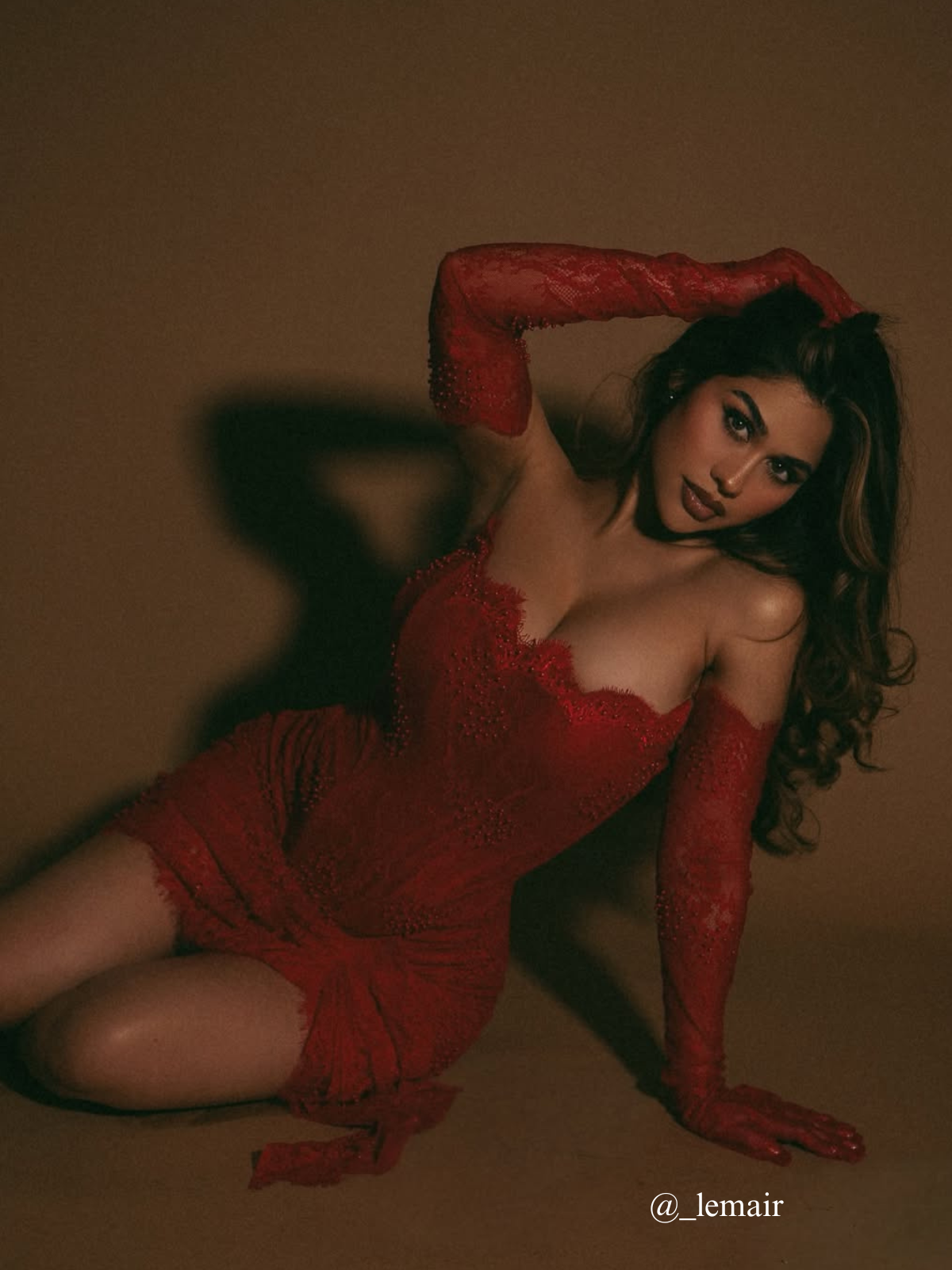 Pora Strapless Ruched Lace Dress With Gloves In Red