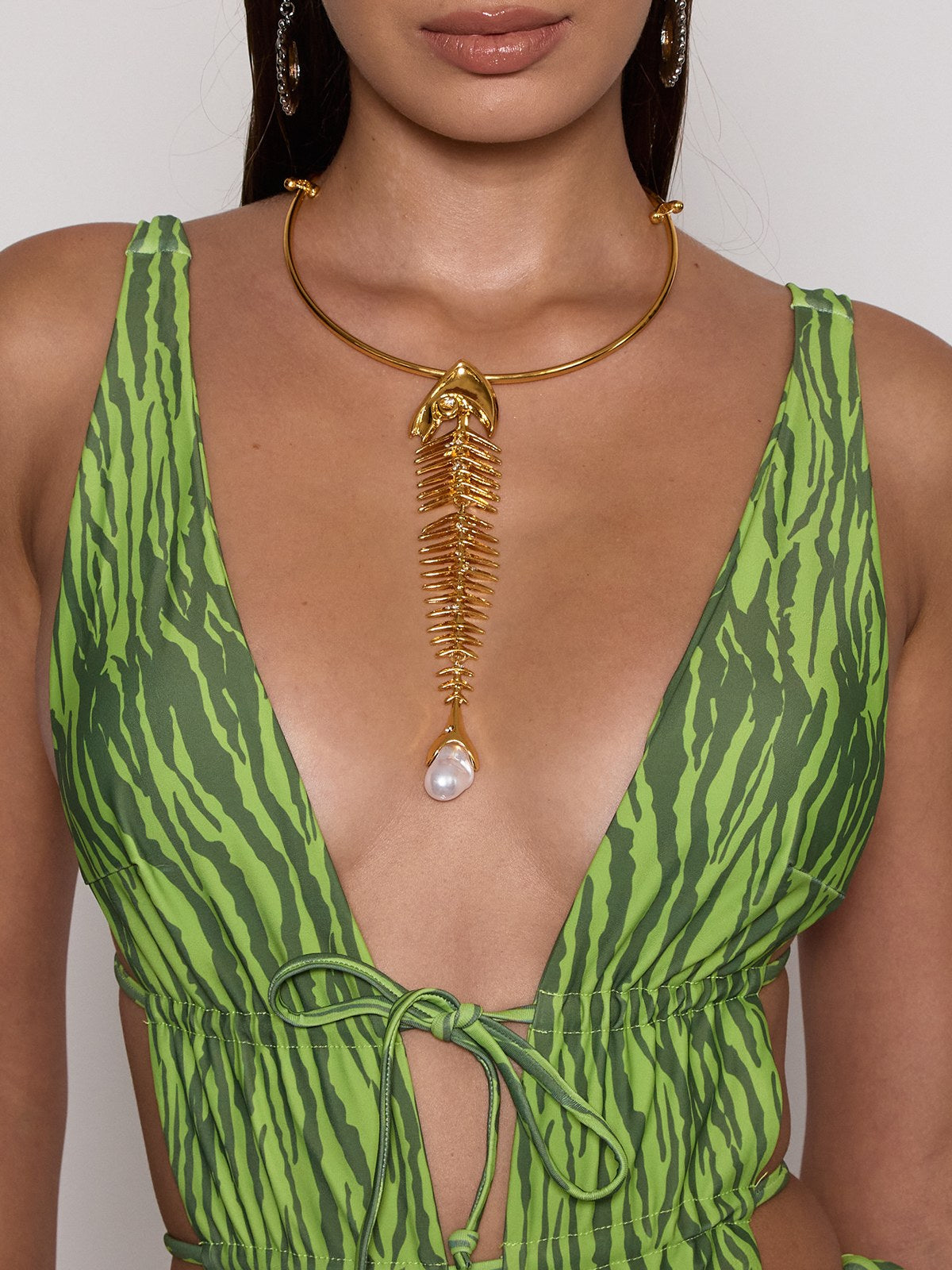 Soryxel Fishbone Pearl Pendant Choker