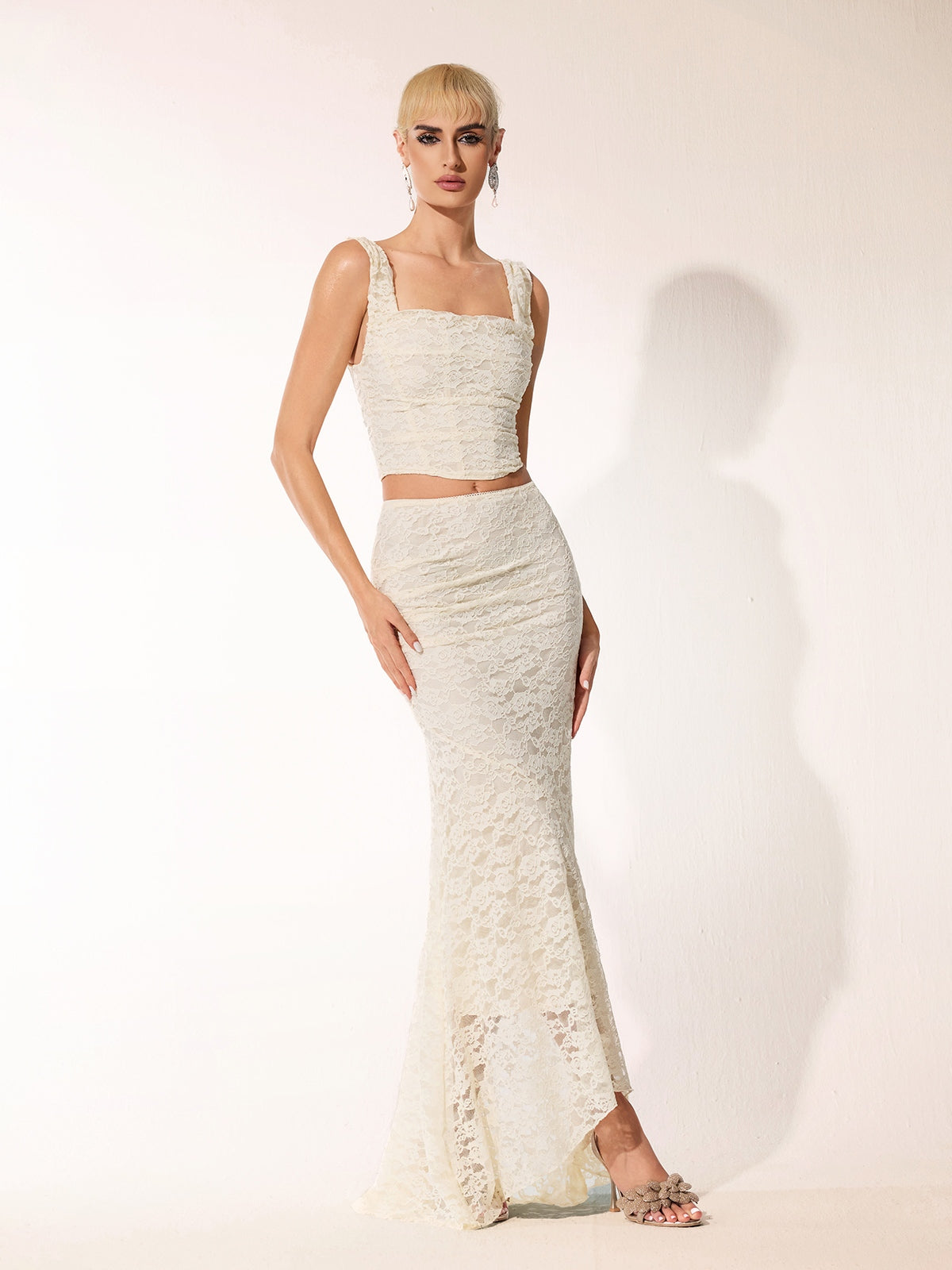 Vaxelyx Sleeveless Lace Skirt Set