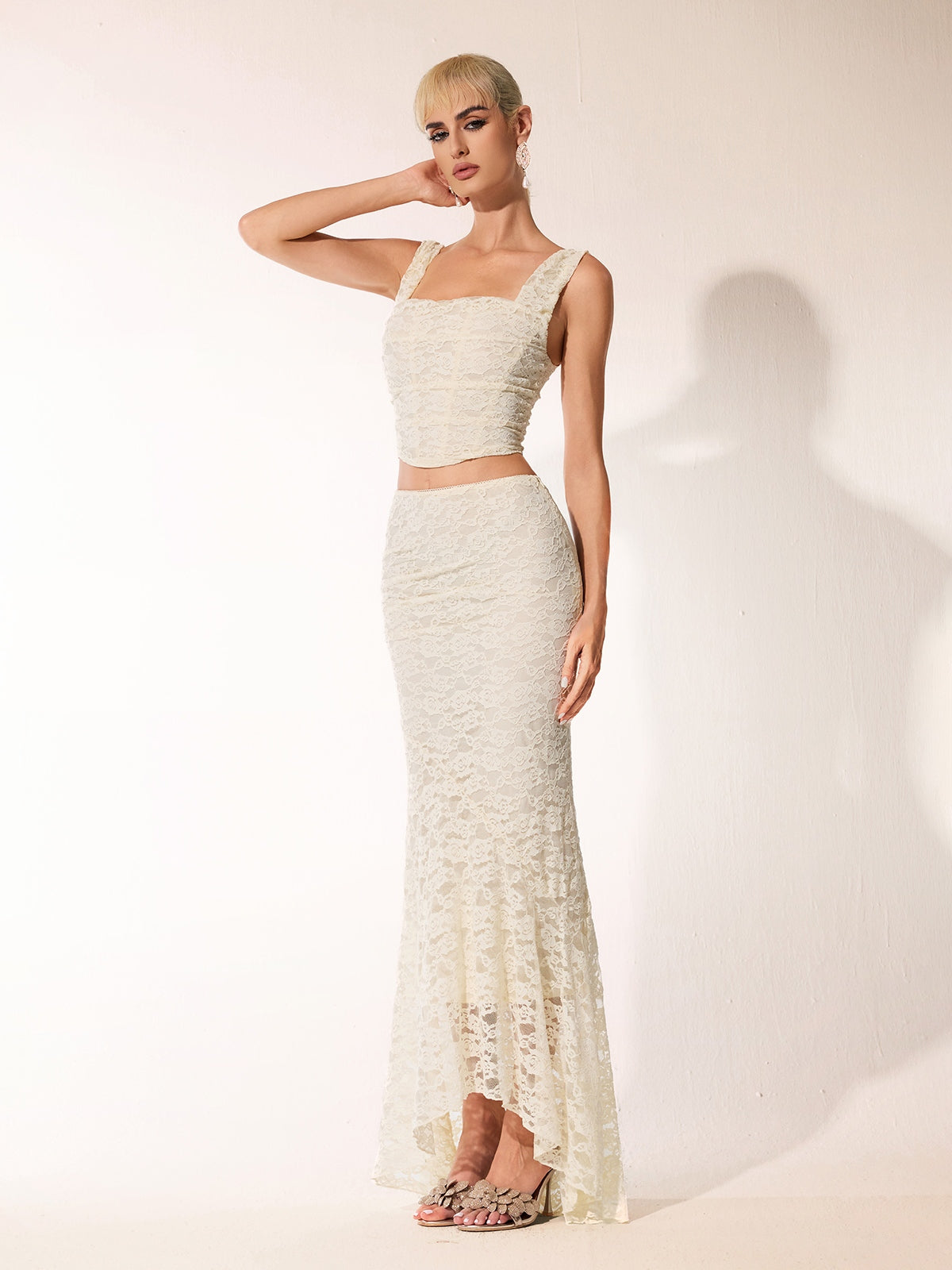 Vaxelyx Sleeveless Lace Skirt Set