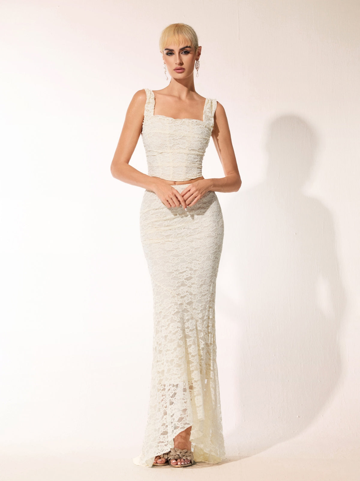 Vaxelyx Sleeveless Lace Skirt Set