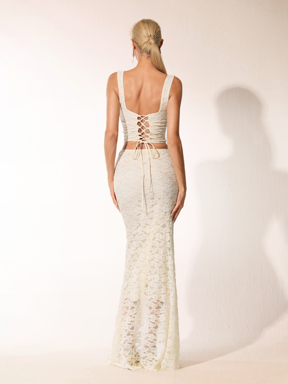 Vaxelyx Sleeveless Lace Skirt Set